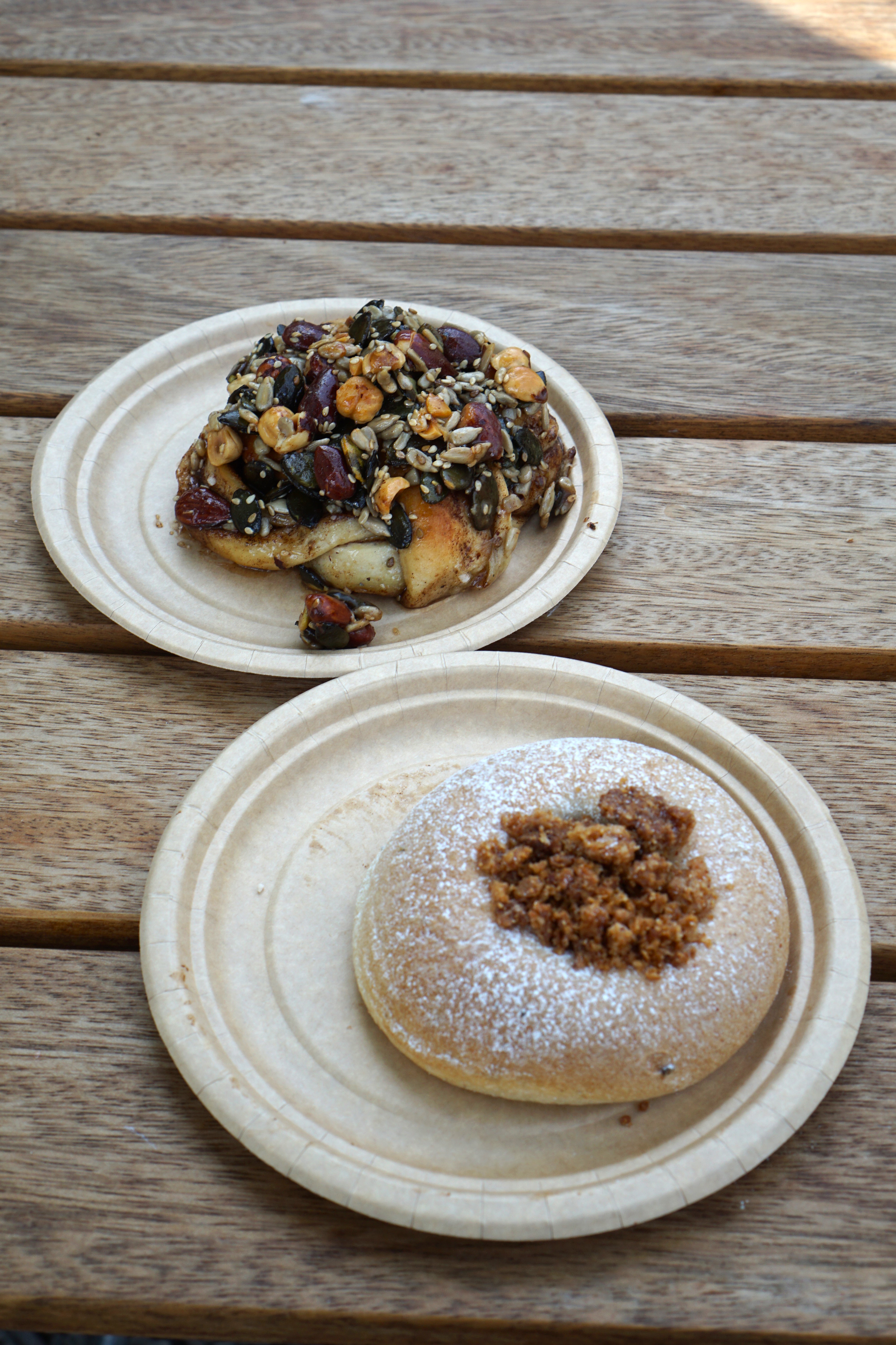 Rhubarb bun and cinnamon bun with nuts