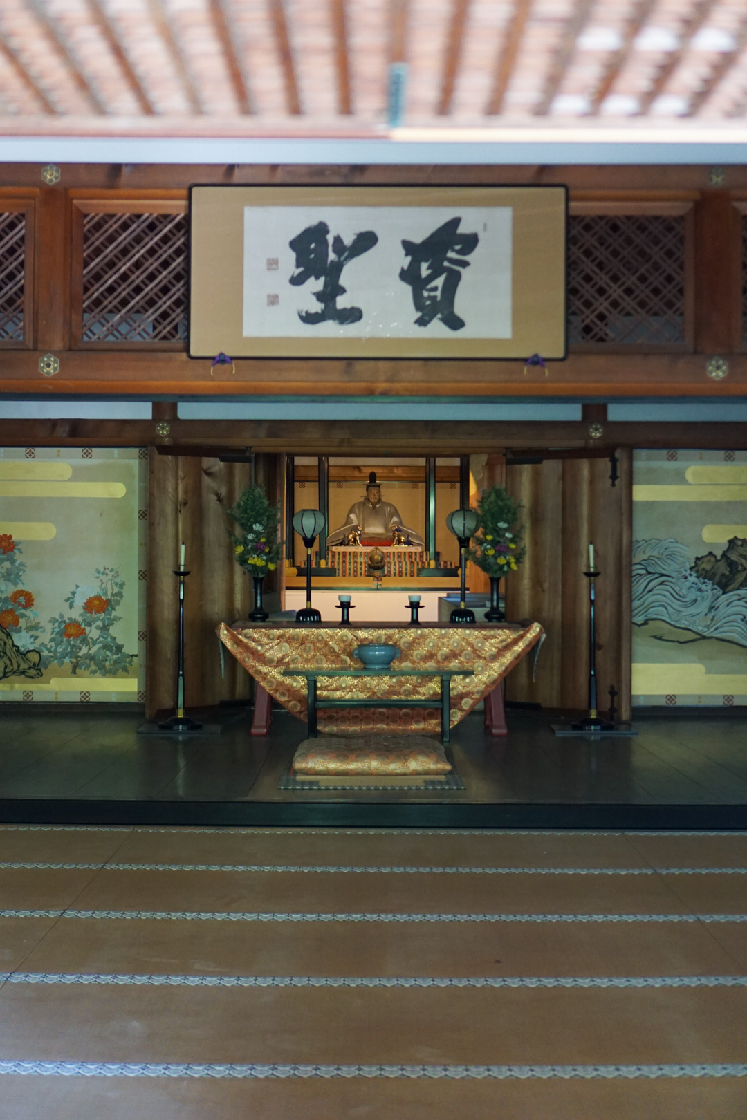 At the end of the corridor from the dharma hall you&rsquo;ll find Tahoden&mdash;a shrine dedicated to emperor Go-Daigo